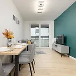 Goodnight Bialoleka With 2 Bedrooms & Parking By Renters Warszawa