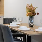 Goodnight Bialoleka With 2 Bedrooms & Parking By Renters Lägenhet *
