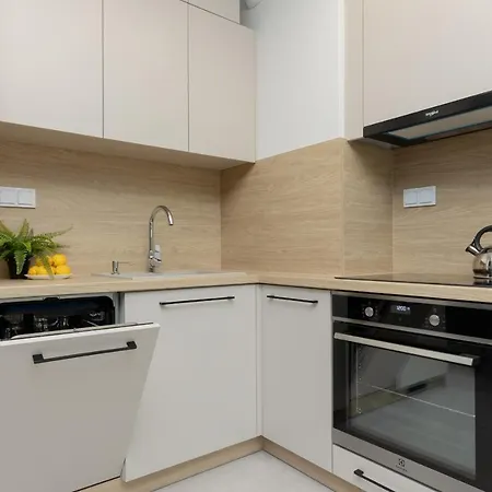 Апартаменты Goodnight Bialoleka With 2 Bedrooms & Parking By Renters Варшава