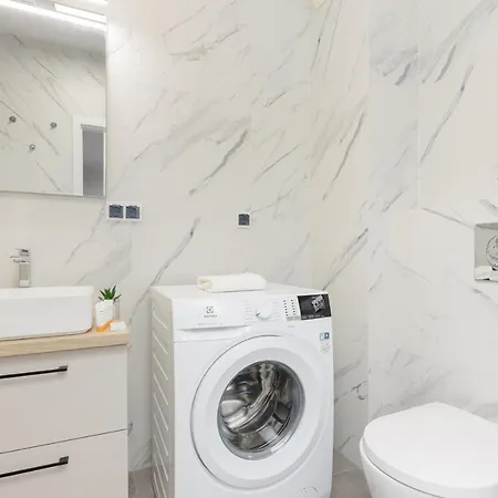 Апартаменты Goodnight Bialoleka With 2 Bedrooms & Parking By Renters