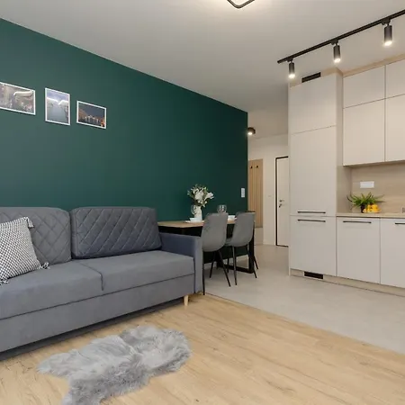 Goodnight Bialoleka With 2 Bedrooms & Parking By Renters Apartamento